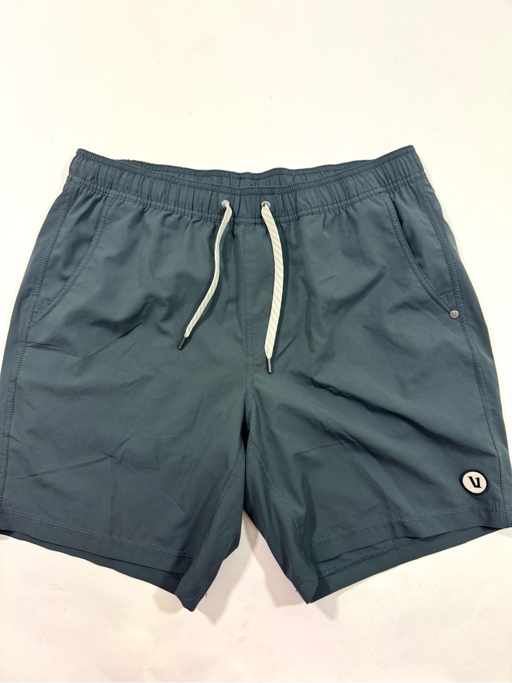 Vuori Kore Short Lined 7 Inch Grey - Picture 2 of 8